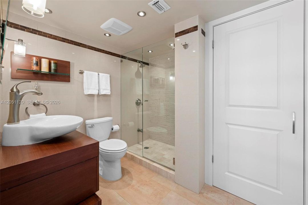 For Sale: $1,049,000 (2 beds, 2 baths, 1190 Square Feet)