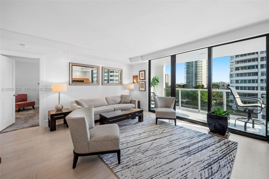 For Sale: $1,049,000 (2 beds, 2 baths, 1190 Square Feet)
