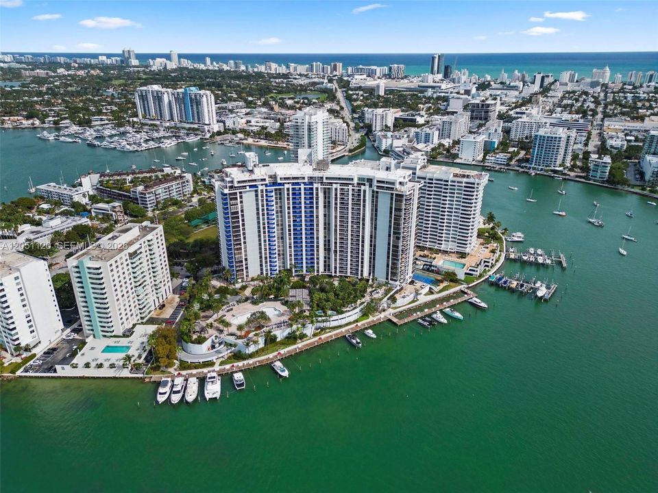 For Sale: $1,049,000 (2 beds, 2 baths, 1190 Square Feet)