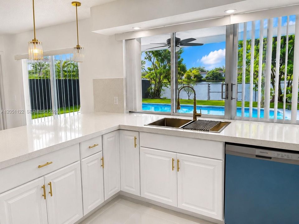 For Sale: $679,000 (5 beds, 3 baths, 2085 Square Feet)
