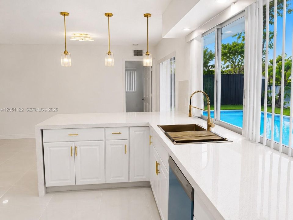 For Sale: $679,000 (5 beds, 3 baths, 2085 Square Feet)