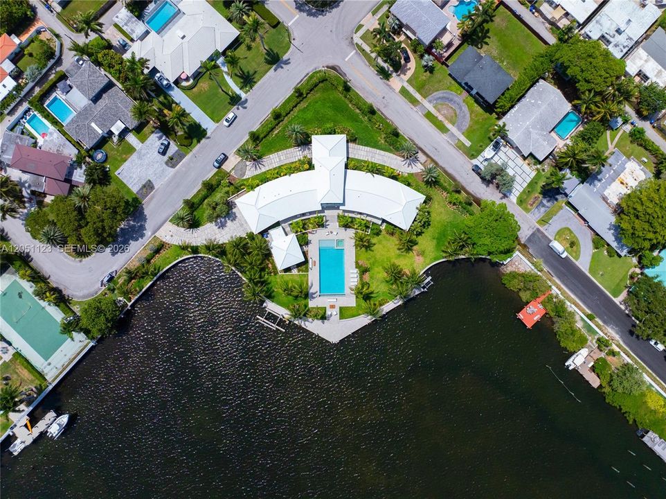 На продажу: $15,000,000 (5 спален, 6 ванн, 4831 Квадратных фут)