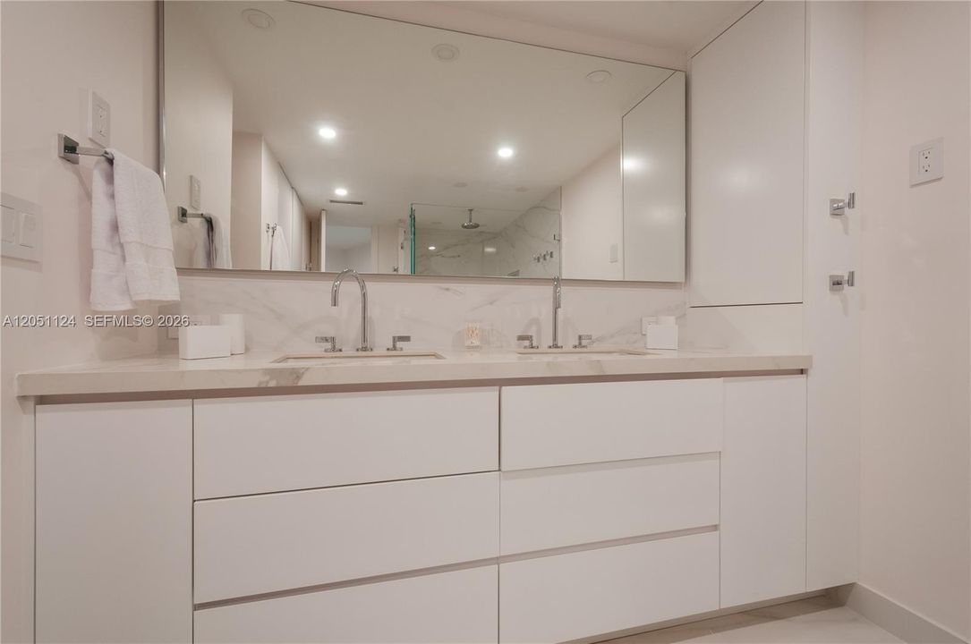 В аренду: $9,500 (2 спален, 2 ванн, 1782 Квадратных фут)