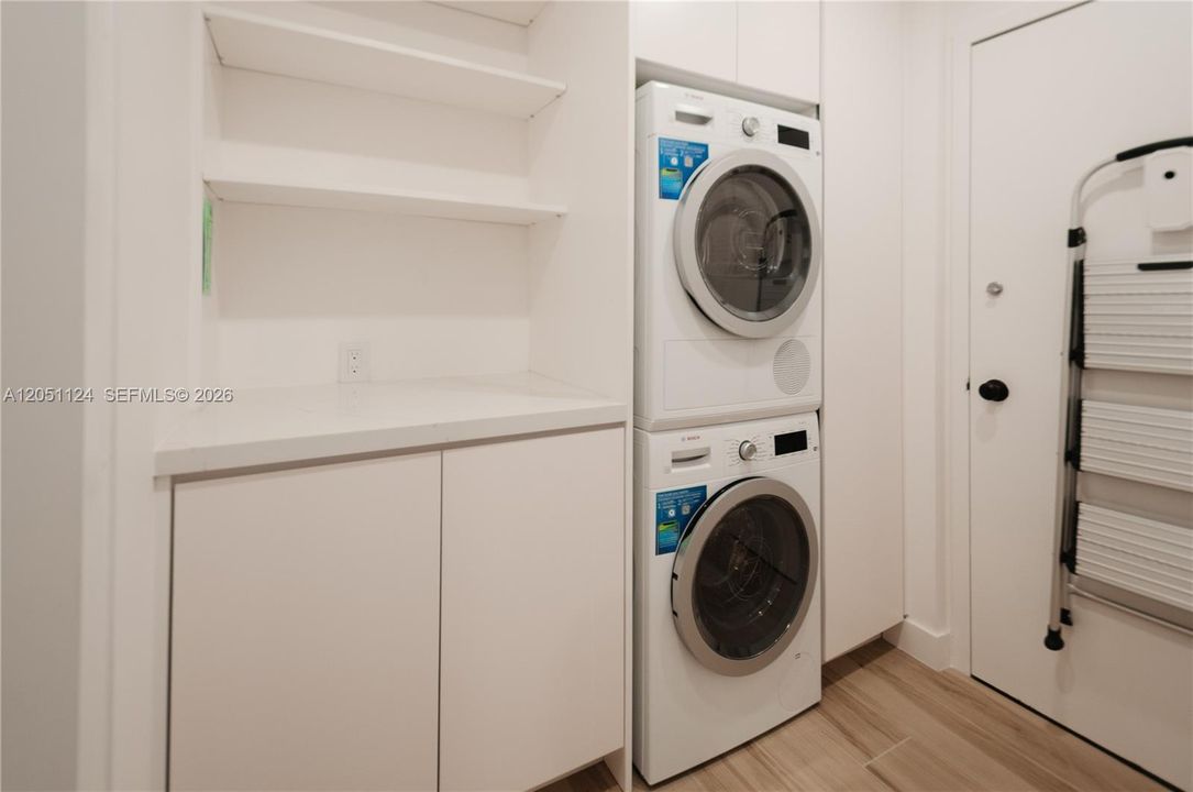 В аренду: $9,500 (2 спален, 2 ванн, 1782 Квадратных фут)
