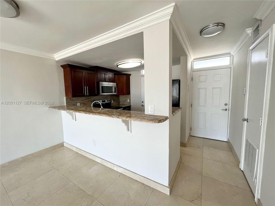 For Rent: $2,650 (1 beds, 1 baths, 700 Square Feet)