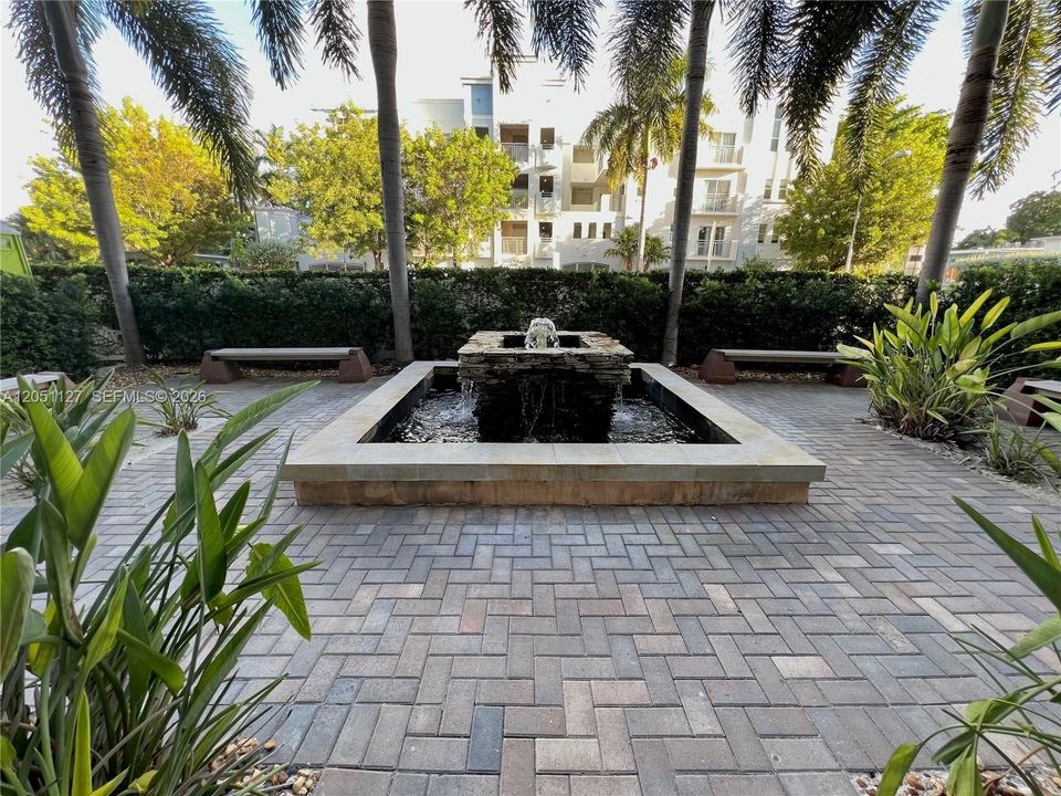For Rent: $2,650 (1 beds, 1 baths, 700 Square Feet)