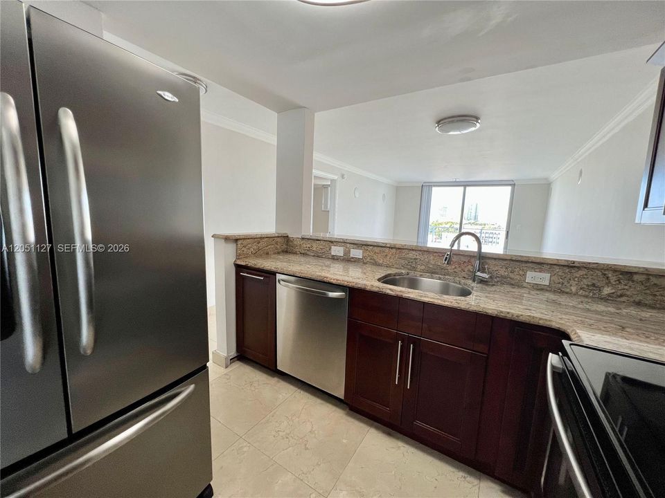 For Rent: $2,650 (1 beds, 1 baths, 700 Square Feet)