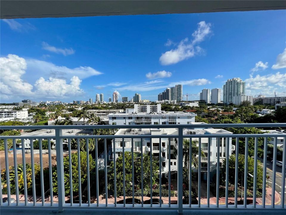 For Rent: $2,650 (1 beds, 1 baths, 700 Square Feet)