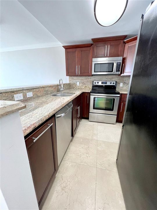 For Rent: $2,650 (1 beds, 1 baths, 700 Square Feet)