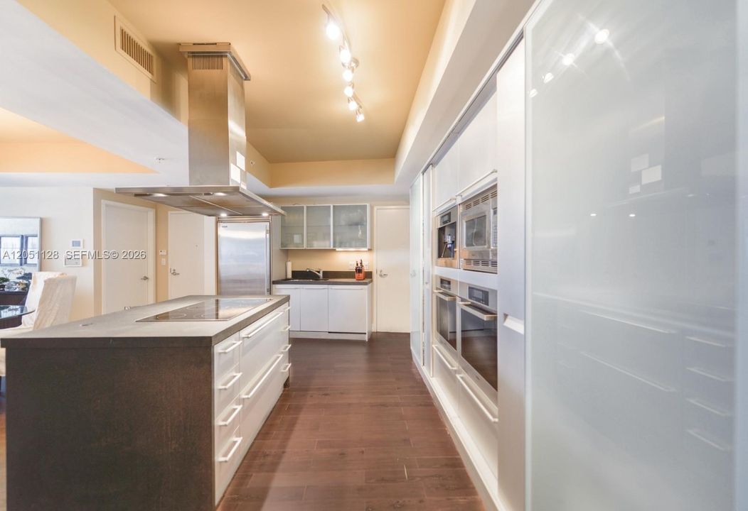 For Sale: $1,639,000 (2 beds, 2 baths, 1643 Square Feet)
