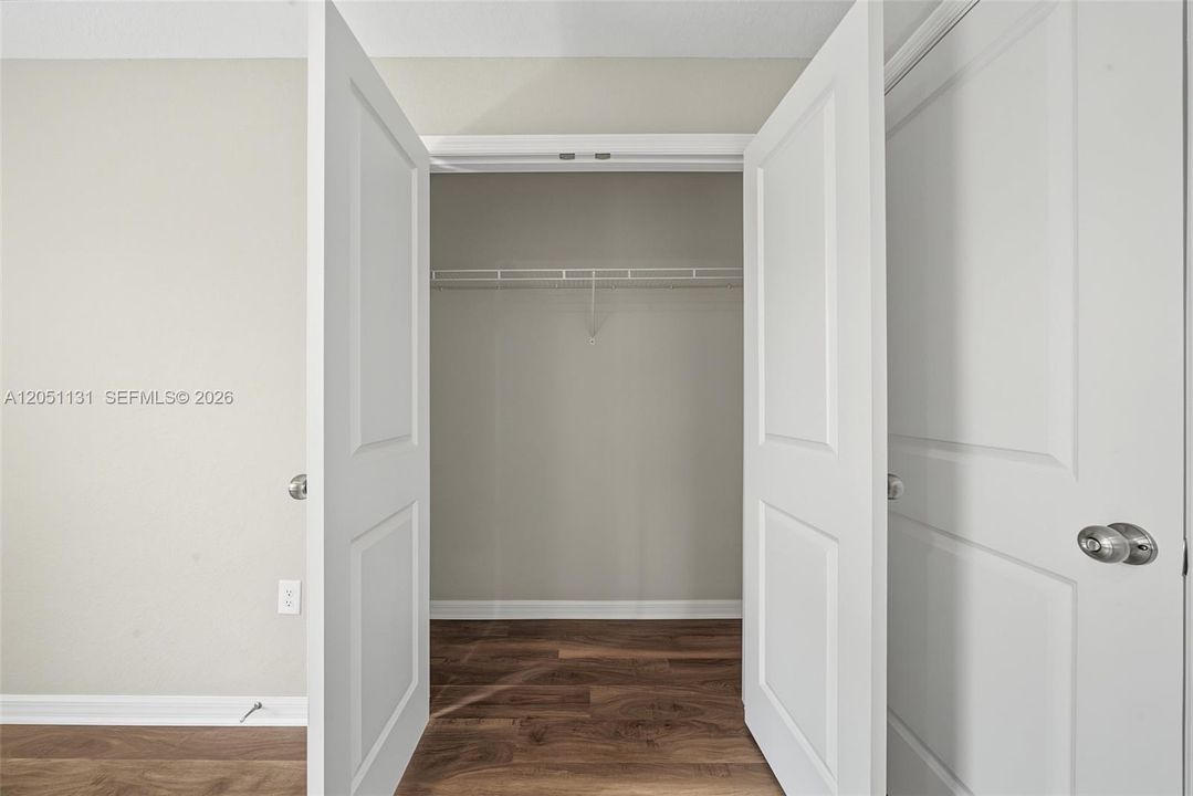 На продажу: $305,000 (4 спален, 2 ванн, 1860 Квадратных фут)
