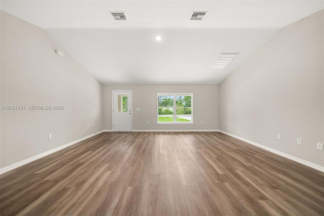 На продажу: $305,000 (4 спален, 2 ванн, 1860 Квадратных фут)