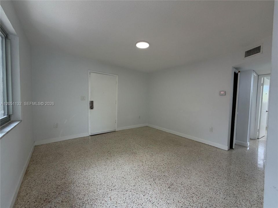 For Rent: $1,875 (2 beds, 1 baths, 680 Square Feet)