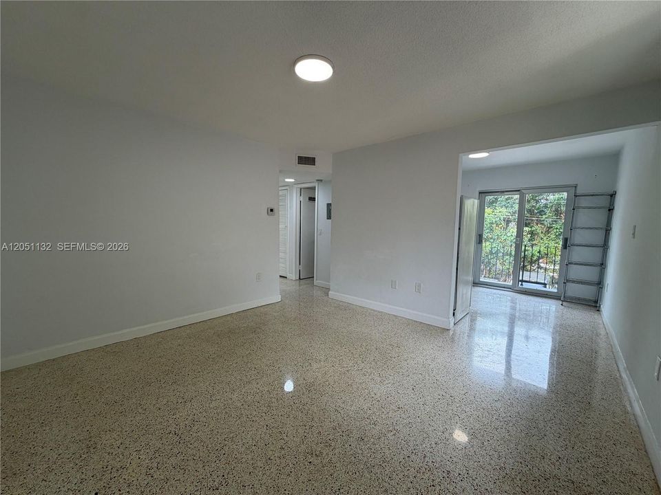 For Rent: $1,875 (2 beds, 1 baths, 680 Square Feet)