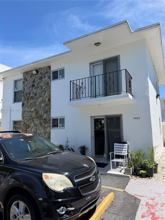 For Rent: $1,875 (2 beds, 1 baths, 680 Square Feet)