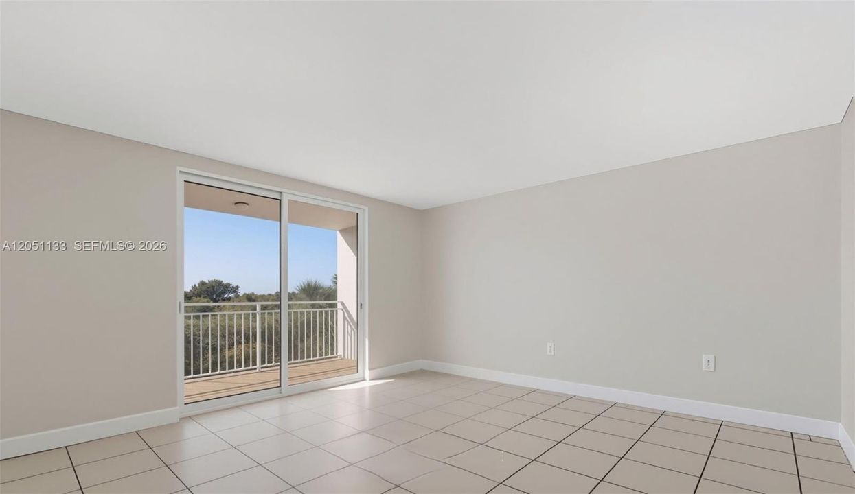For Sale: $194,900 (2 beds, 1 baths, 1035 Square Feet)