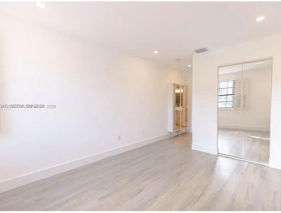 For Rent: $4,800 (3 beds, 2 baths, 1707 Square Feet)