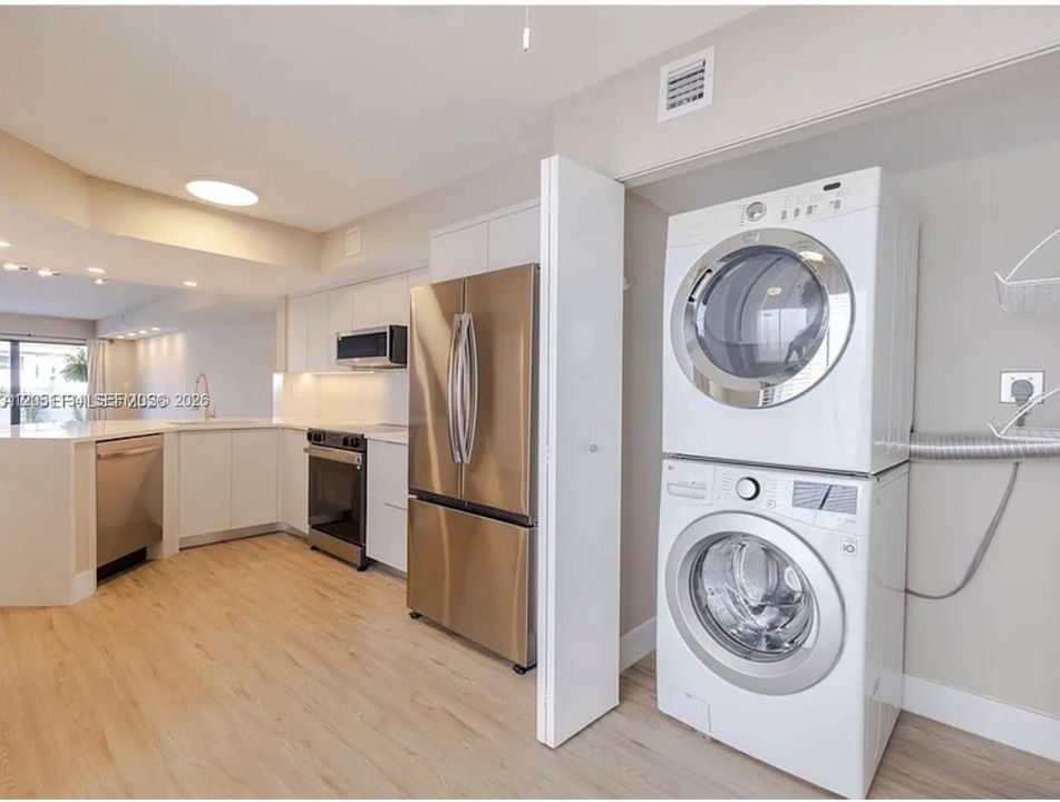 For Rent: $4,800 (3 beds, 2 baths, 1707 Square Feet)