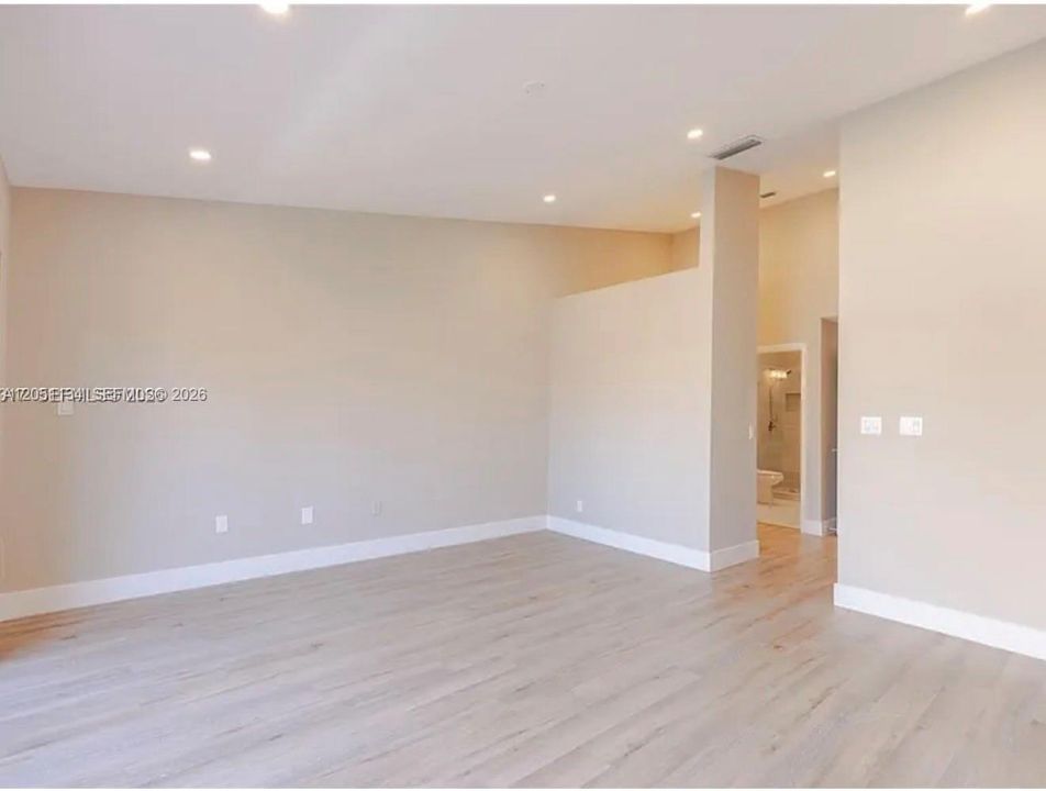 For Rent: $4,800 (3 beds, 2 baths, 1707 Square Feet)