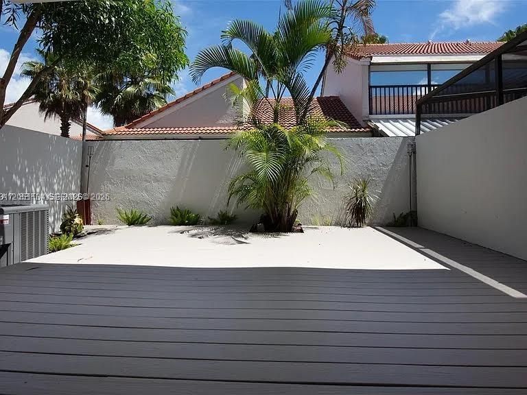 For Rent: $4,800 (3 beds, 2 baths, 1707 Square Feet)