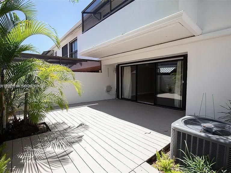For Rent: $4,800 (3 beds, 2 baths, 1707 Square Feet)