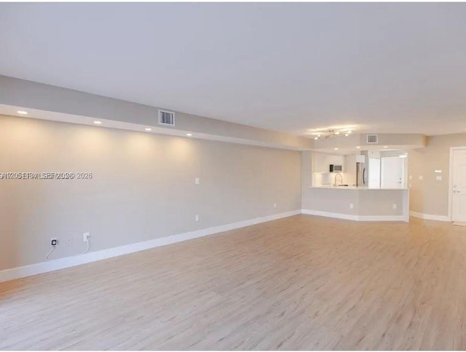 For Rent: $4,800 (3 beds, 2 baths, 1707 Square Feet)