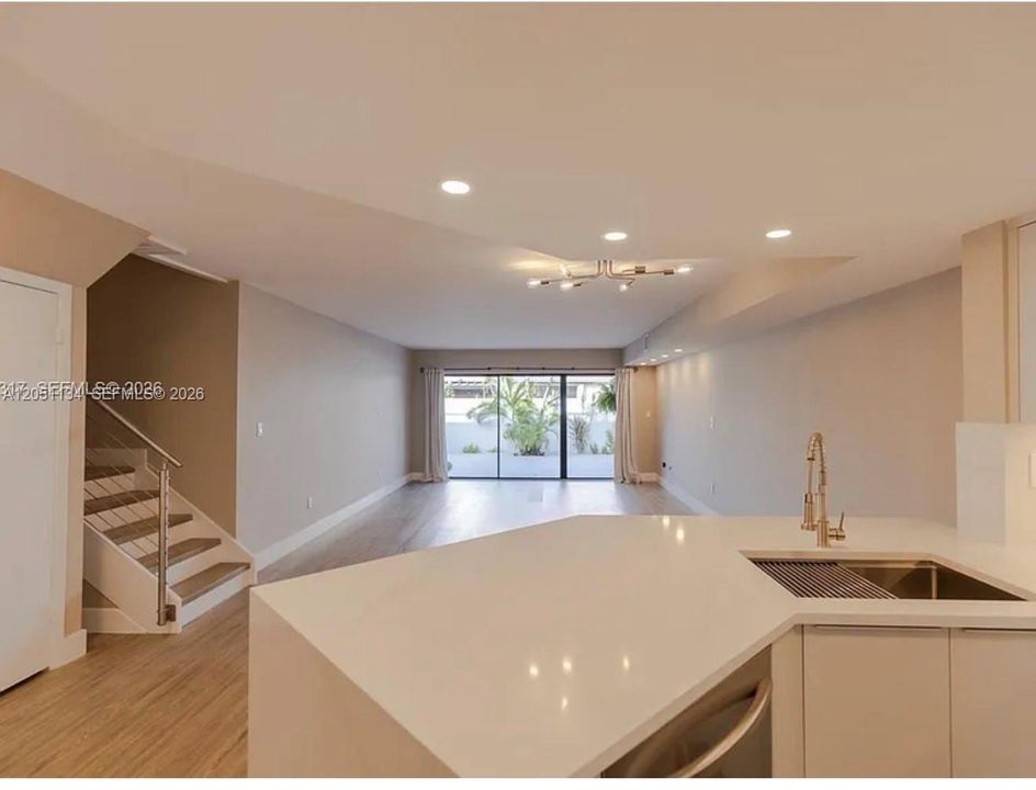 For Rent: $4,800 (3 beds, 2 baths, 1707 Square Feet)
