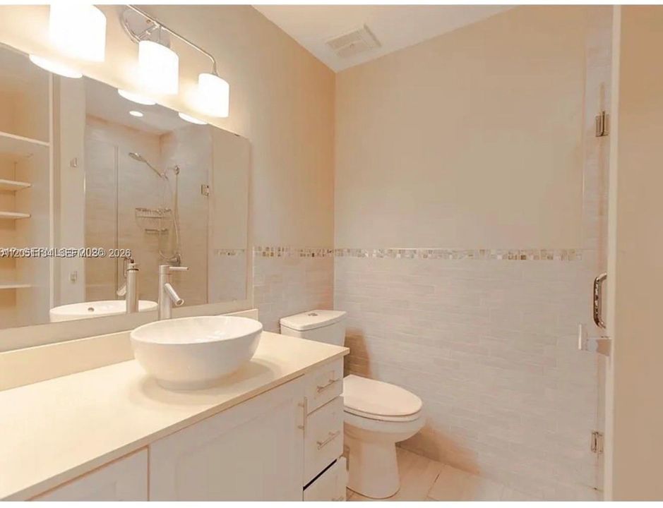 For Rent: $4,800 (3 beds, 2 baths, 1707 Square Feet)