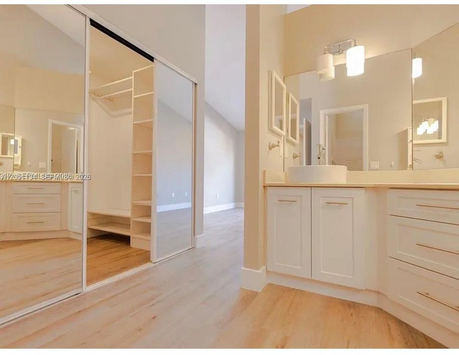 For Rent: $4,800 (3 beds, 2 baths, 1707 Square Feet)