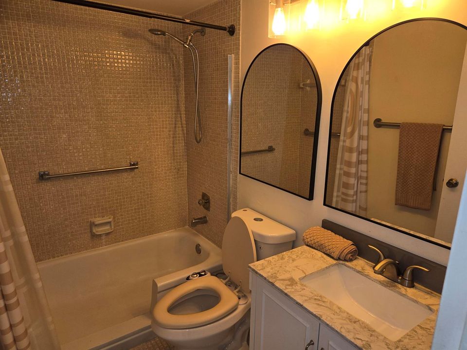 prarmy bath w-step in feature