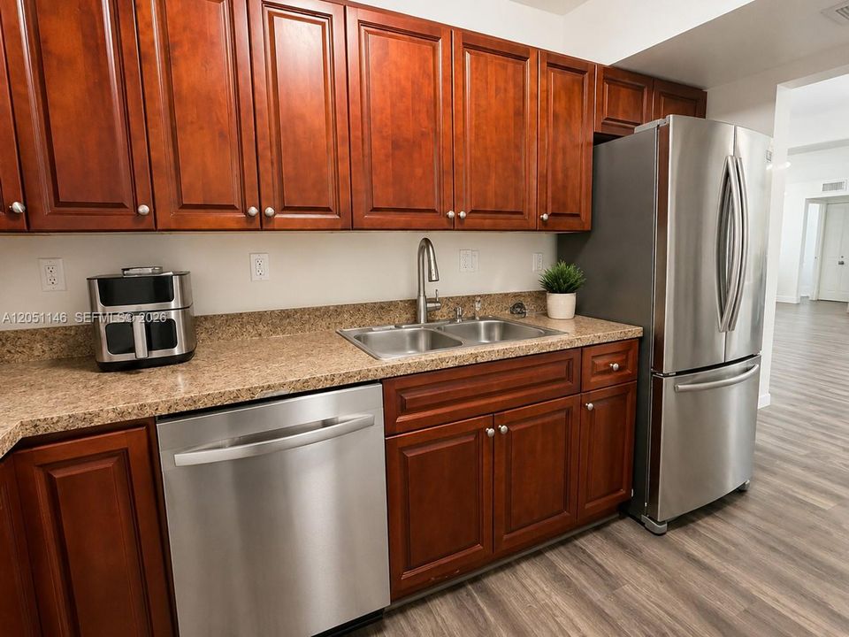 For Sale: $179,000 (2 beds, 2 baths, 1100 Square Feet)