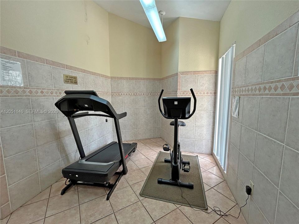 For Sale: $179,000 (2 beds, 2 baths, 1100 Square Feet)