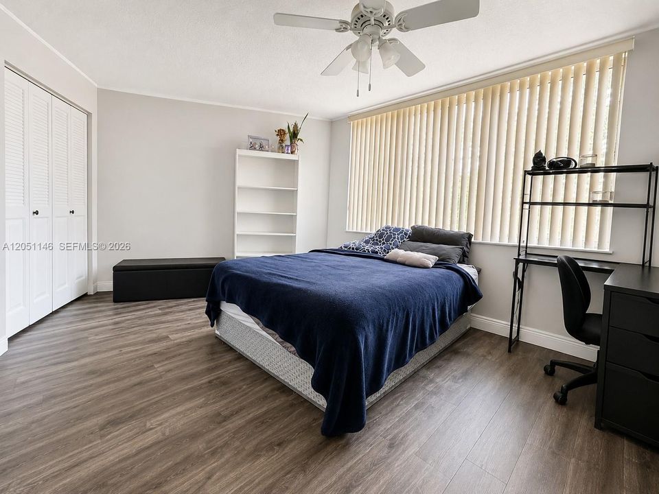 For Sale: $179,000 (2 beds, 2 baths, 1100 Square Feet)