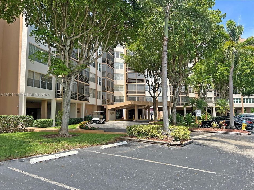 For Sale: $179,000 (2 beds, 2 baths, 1100 Square Feet)