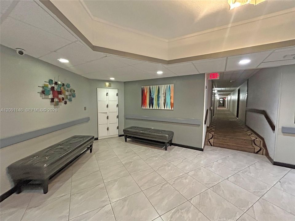For Sale: $179,000 (2 beds, 2 baths, 1100 Square Feet)