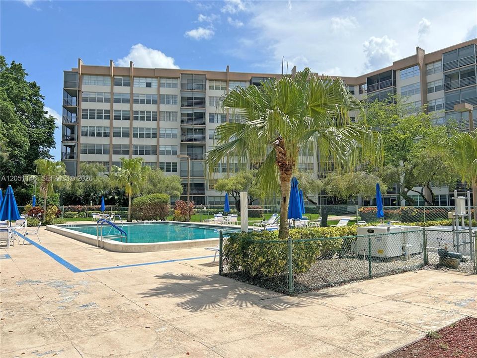 For Sale: $179,000 (2 beds, 2 baths, 1100 Square Feet)