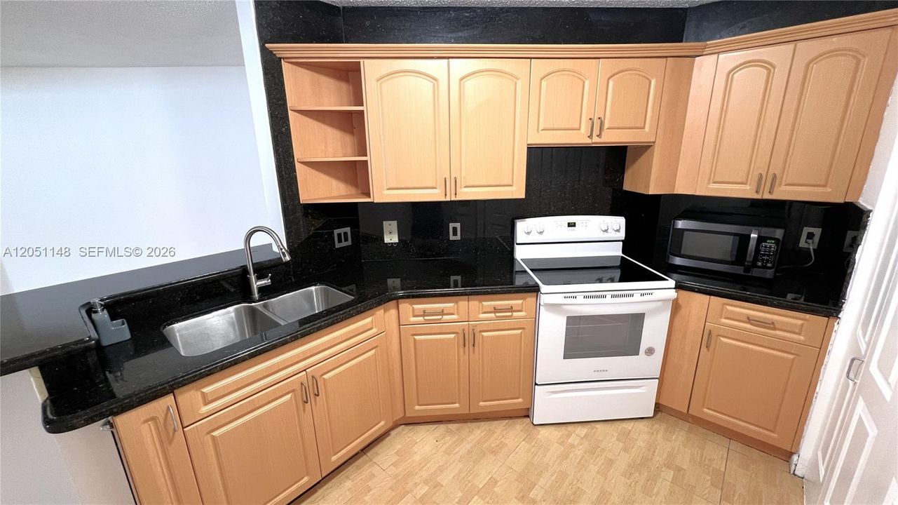 В аренду: $2,100 (2 спален, 2 ванн, 950 Квадратных фут)