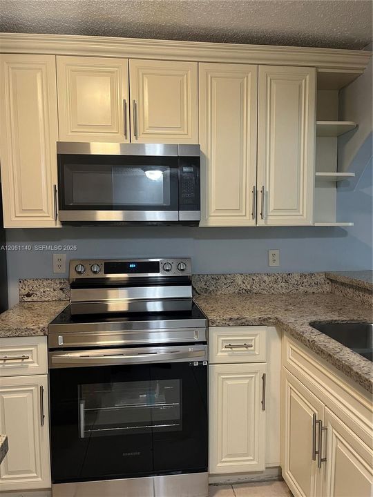 For Sale: $248,000 (3 beds, 2 baths, 1079 Square Feet)