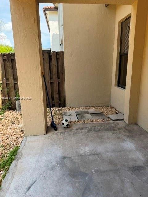 For Sale: $560,000 (4 beds, 2 baths, 2201 Square Feet)