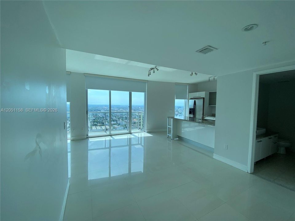 For Rent: $2,500 (0 beds, 1 baths, 580 Square Feet)