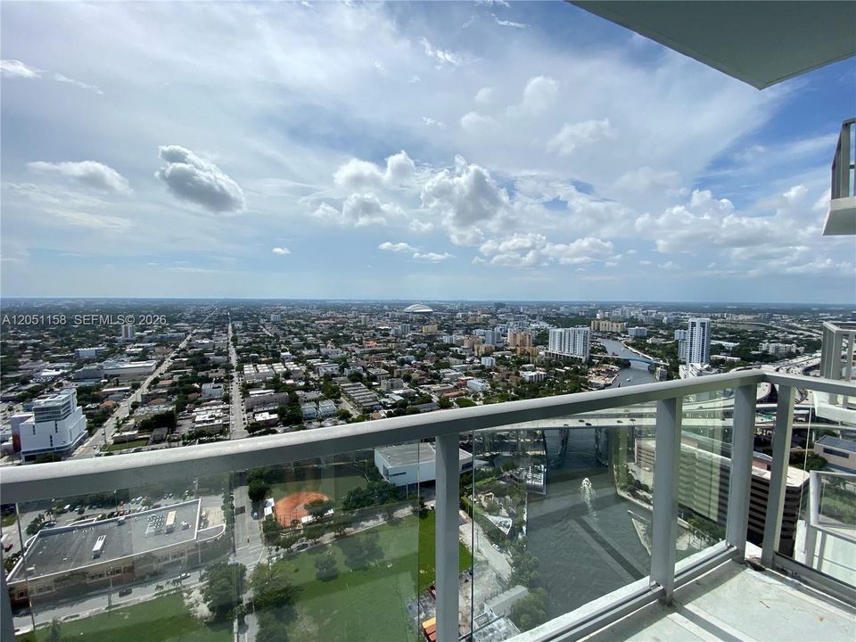 For Rent: $2,500 (0 beds, 1 baths, 580 Square Feet)