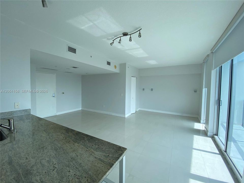 For Rent: $2,500 (0 beds, 1 baths, 580 Square Feet)