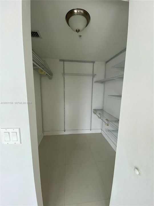 For Rent: $2,500 (0 beds, 1 baths, 580 Square Feet)