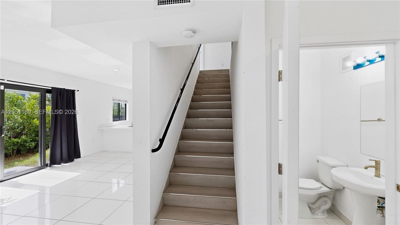 На продажу: $477,000 (5 спален, 4 ванн, 1902 Квадратных фут)
