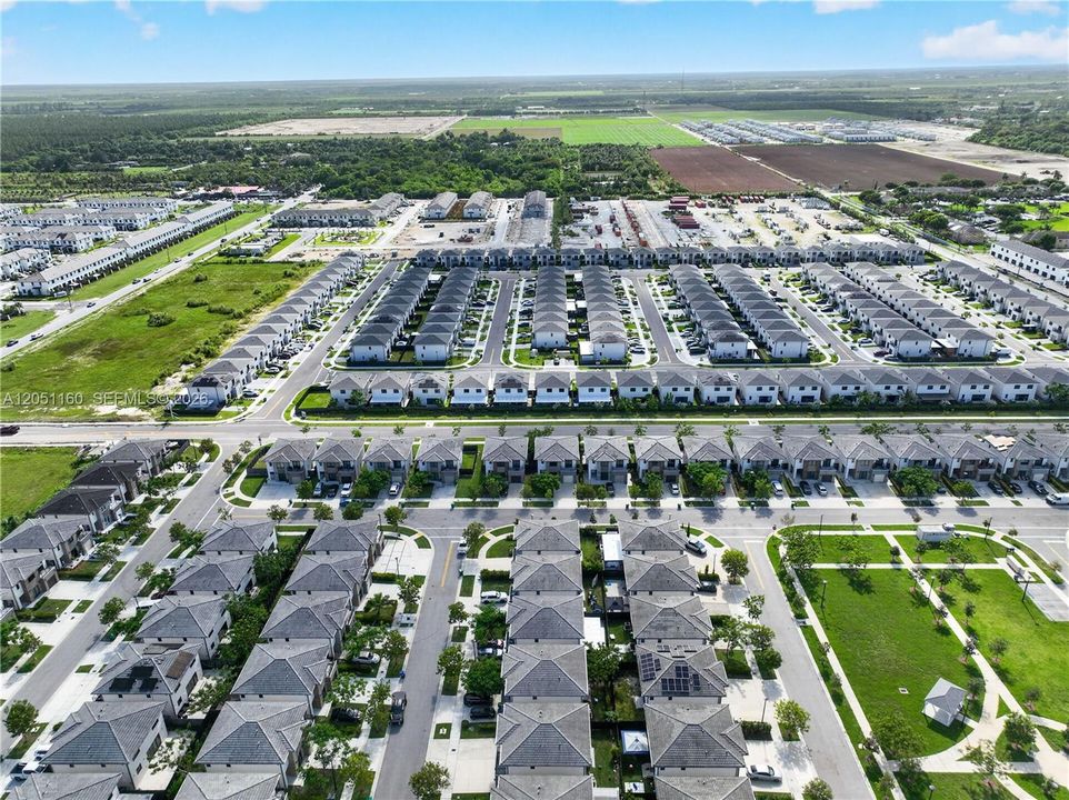 На продажу: $477,000 (5 спален, 4 ванн, 1902 Квадратных фут)