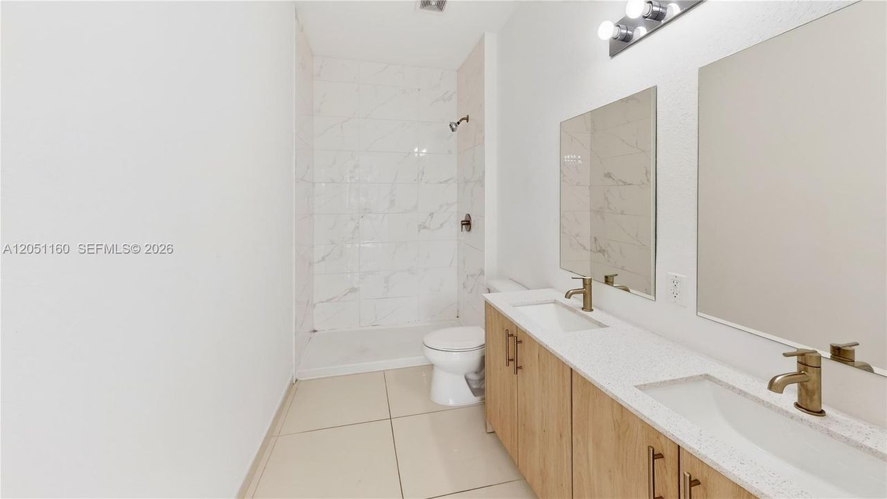 На продажу: $477,000 (5 спален, 4 ванн, 1902 Квадратных фут)