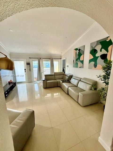 En Venta: $514,900 (3 camas, 2 baños, 1255 Pies cuadrados)