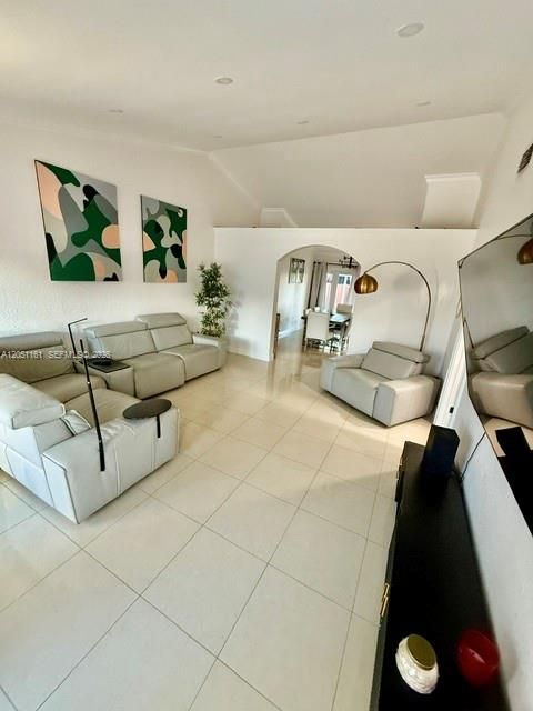 En Venta: $514,900 (3 camas, 2 baños, 1255 Pies cuadrados)