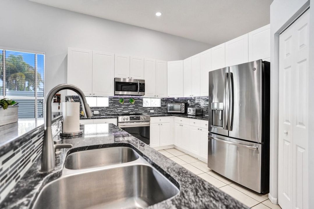 5886 Bay Hill Cir - 32