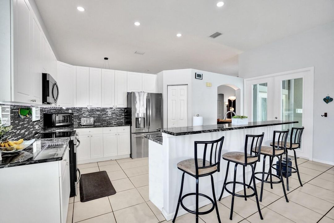 5886 Bay Hill Cir - 35